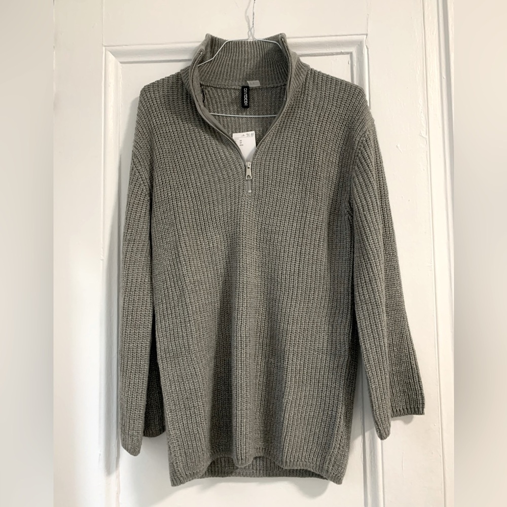 H&M oversized zip up sweater size XS